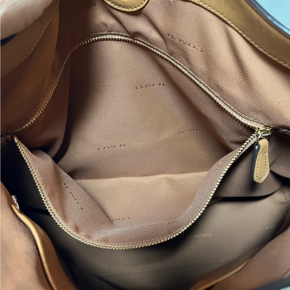 Coach Bag in cream - Picture 9 of 12